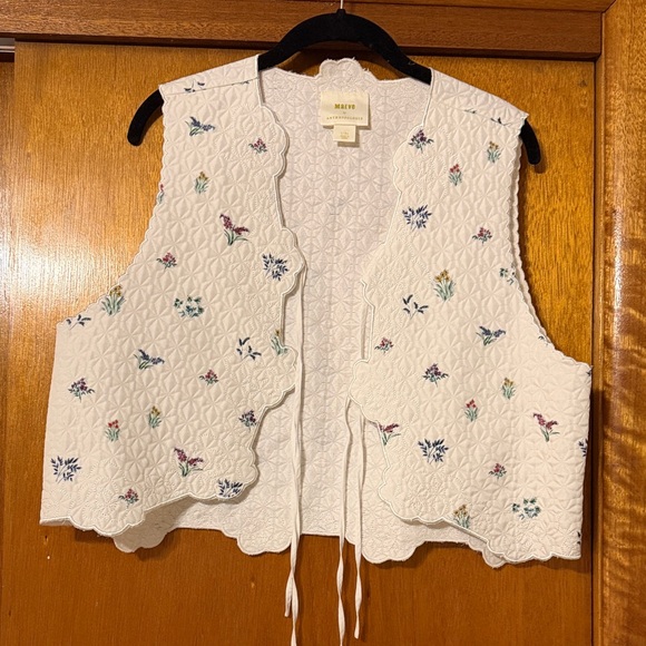 Anthropologie Tops - Anthropologie White Quilted Vest with Floral Embroidery